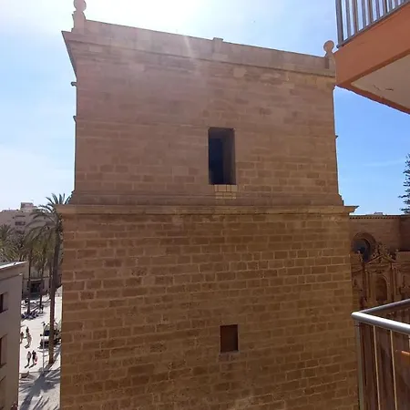 Balcon Frente A La Catedral, Parking Y Ascensor Almería